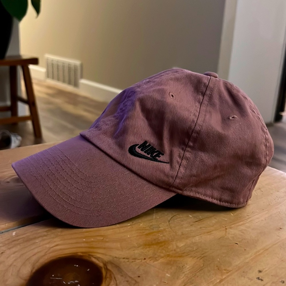 Nike hat- like new- mauve